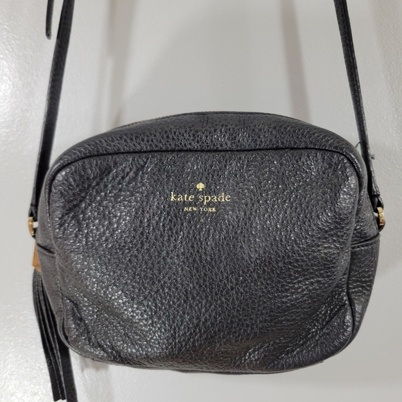 KATE SPADE Grey Street Mindy black pebbled leather tassel crossbody camera bag - Picture 2 of 10